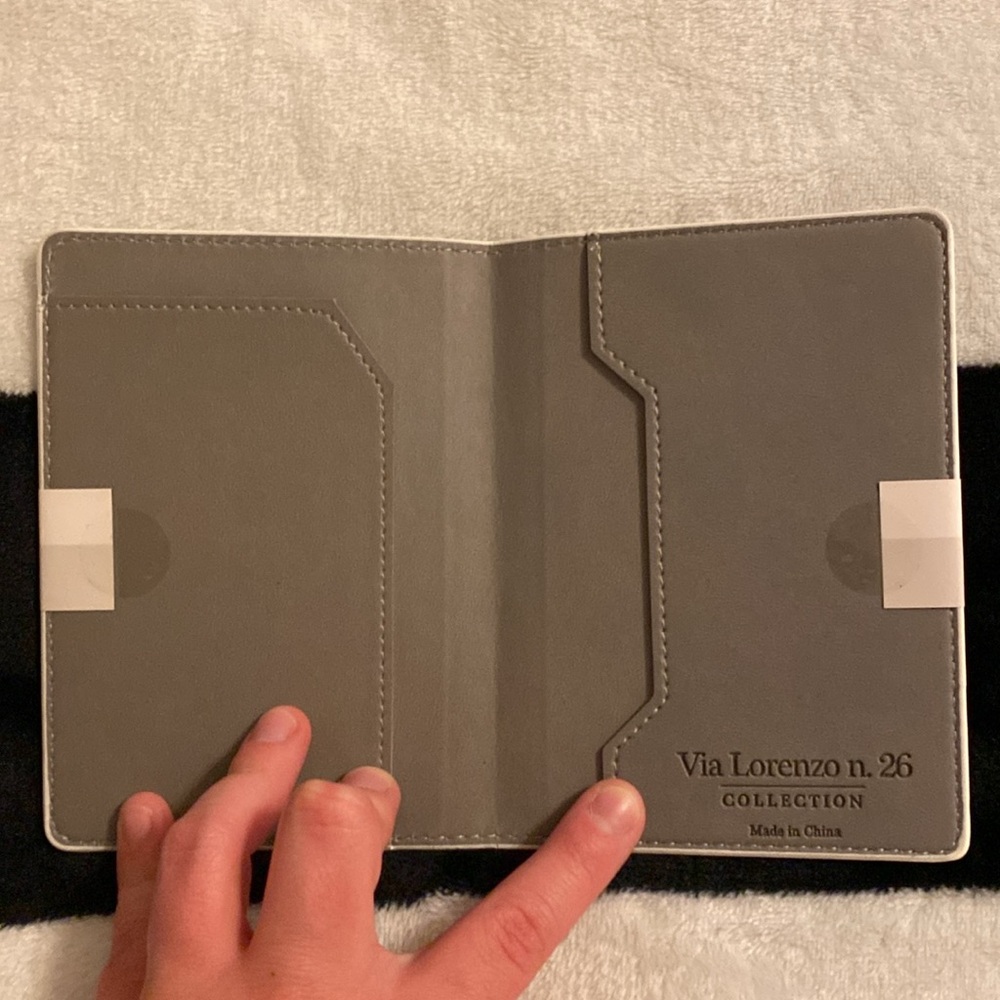 Brand new unused passport case - Picture 2 of 2